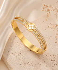 Elegant Clover Crystal Stainless Steel Bangle